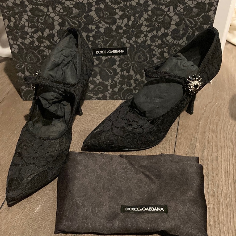 Dolce&Gabbana Mary Jane Pizzo Stretch Lace Pumps - Black - Only worn once.